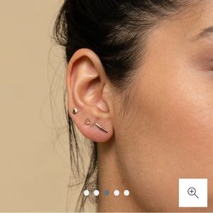 Mejuri 14k bar studs